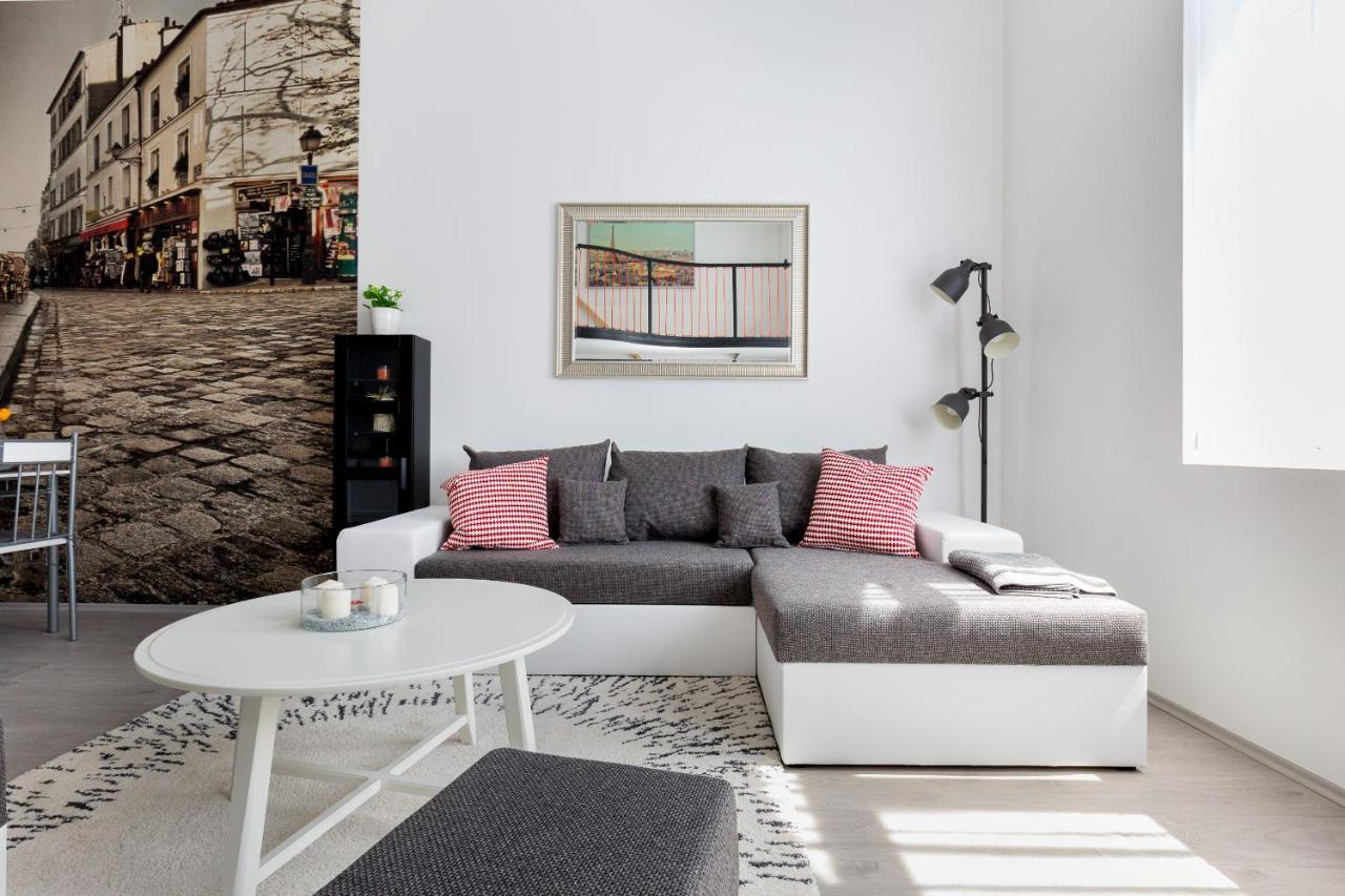 Cobblestone Quarters With A Wave Of Colour Apartmán *